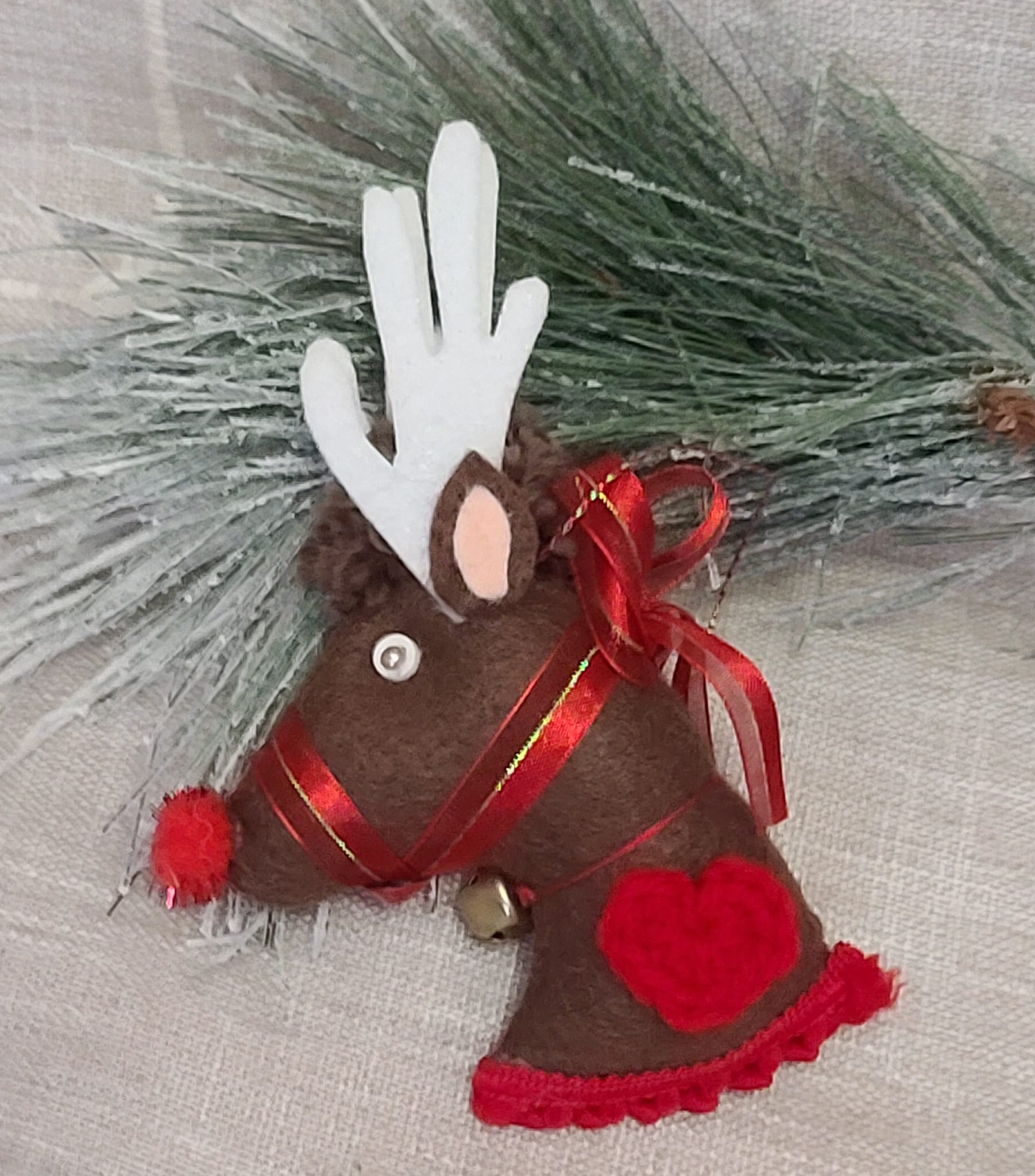 Felt reindeer christmas ornament - Brown with solid red